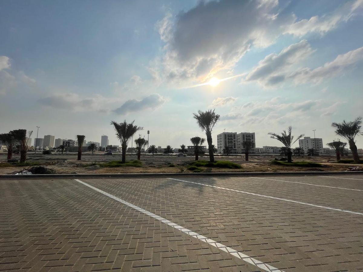 أرض سكنية مميزة للبيع في عجمان - الحليو 1 | ملكية إماراتية مع موقع ممتاز anفرصة استثمارية نادرة للبي
